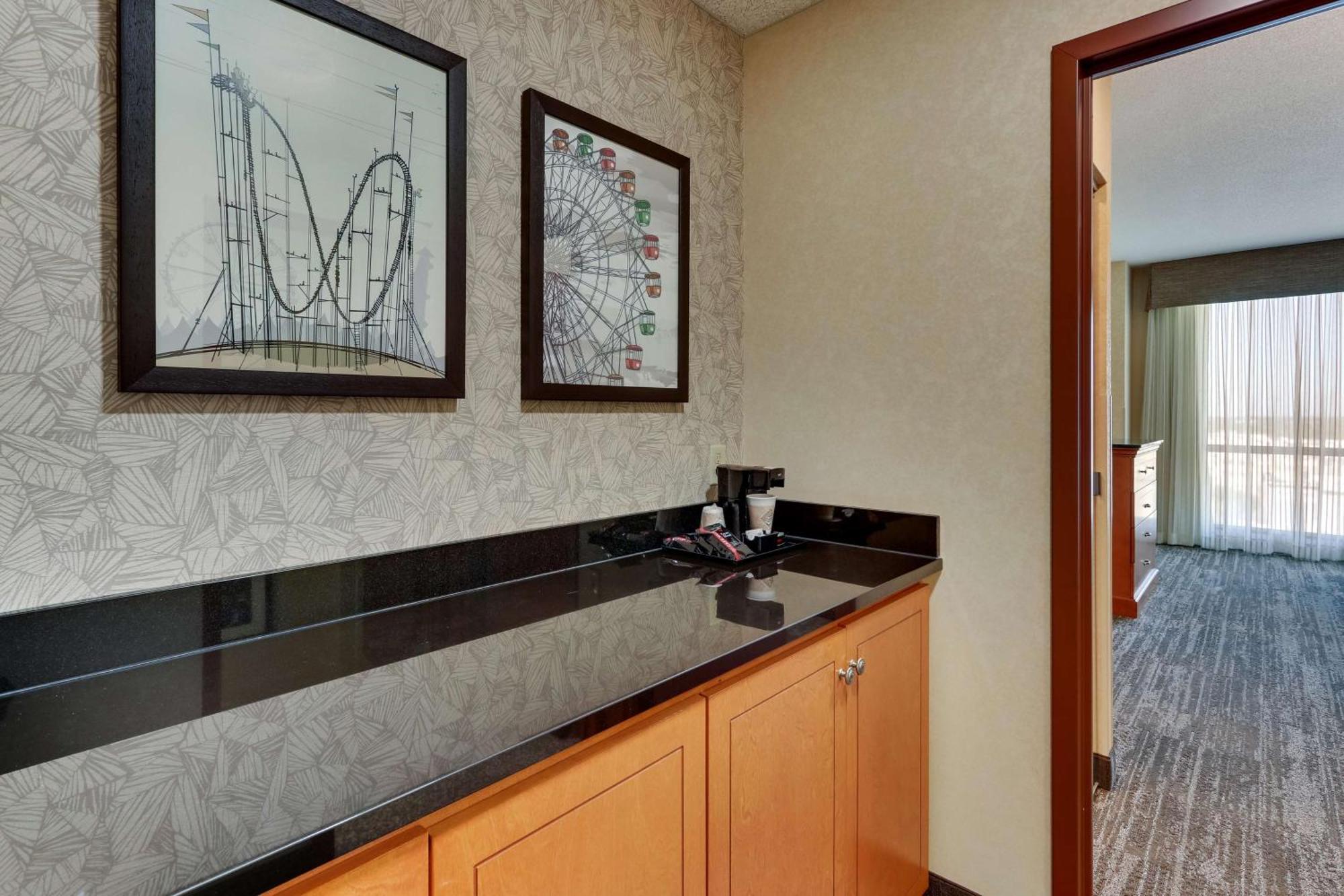 Drury Inn & Suites Orlando Near Universal Orlando Resort Екстериор снимка