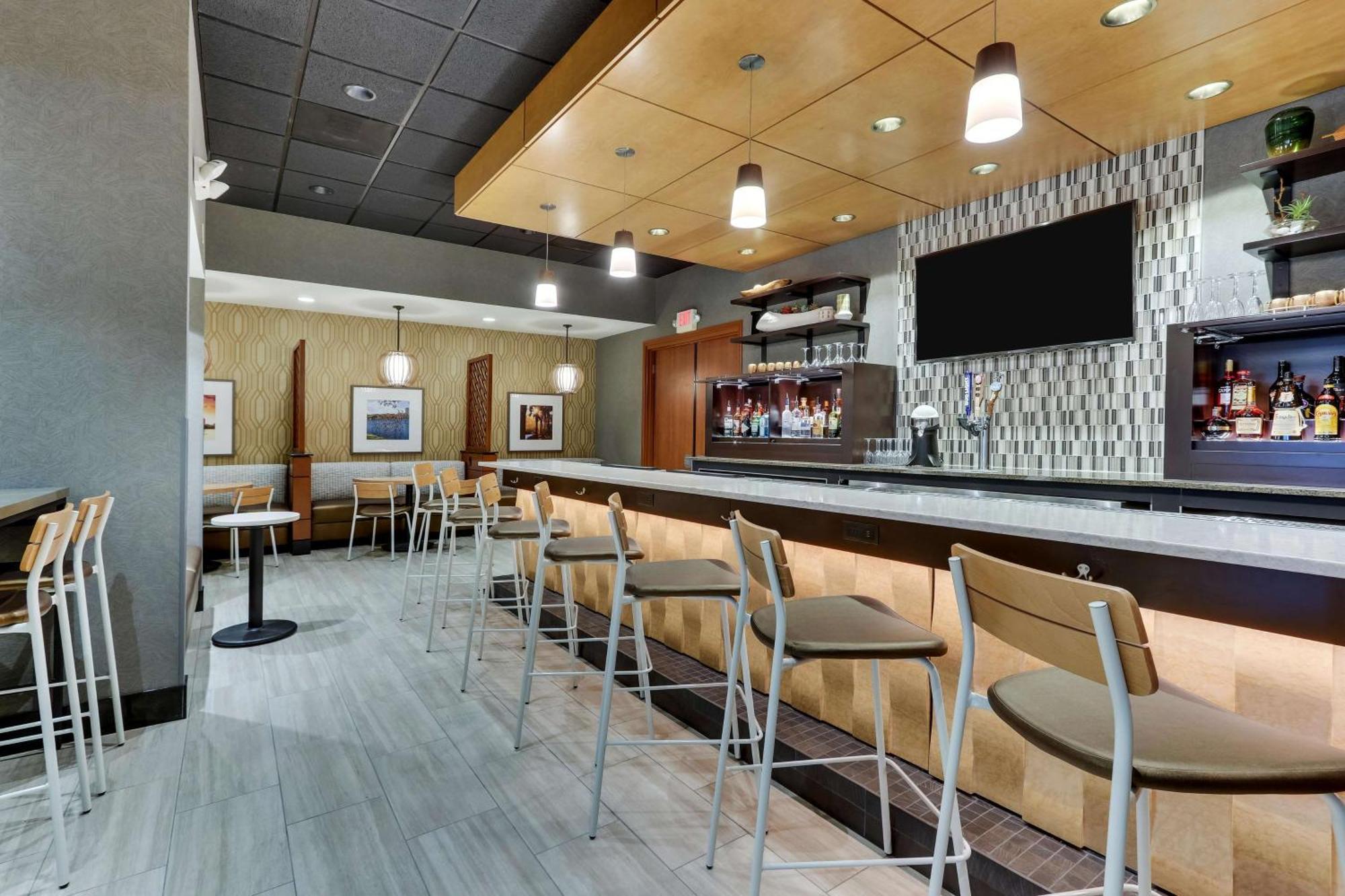 Drury Inn & Suites Orlando Near Universal Orlando Resort Екстериор снимка