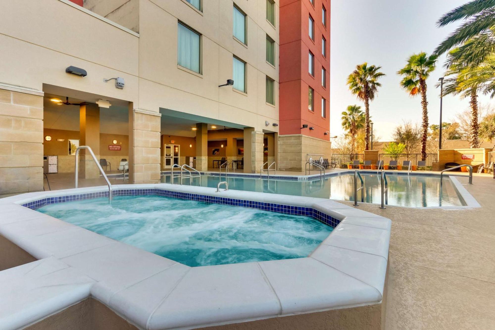 Drury Inn & Suites Orlando Near Universal Orlando Resort Екстериор снимка