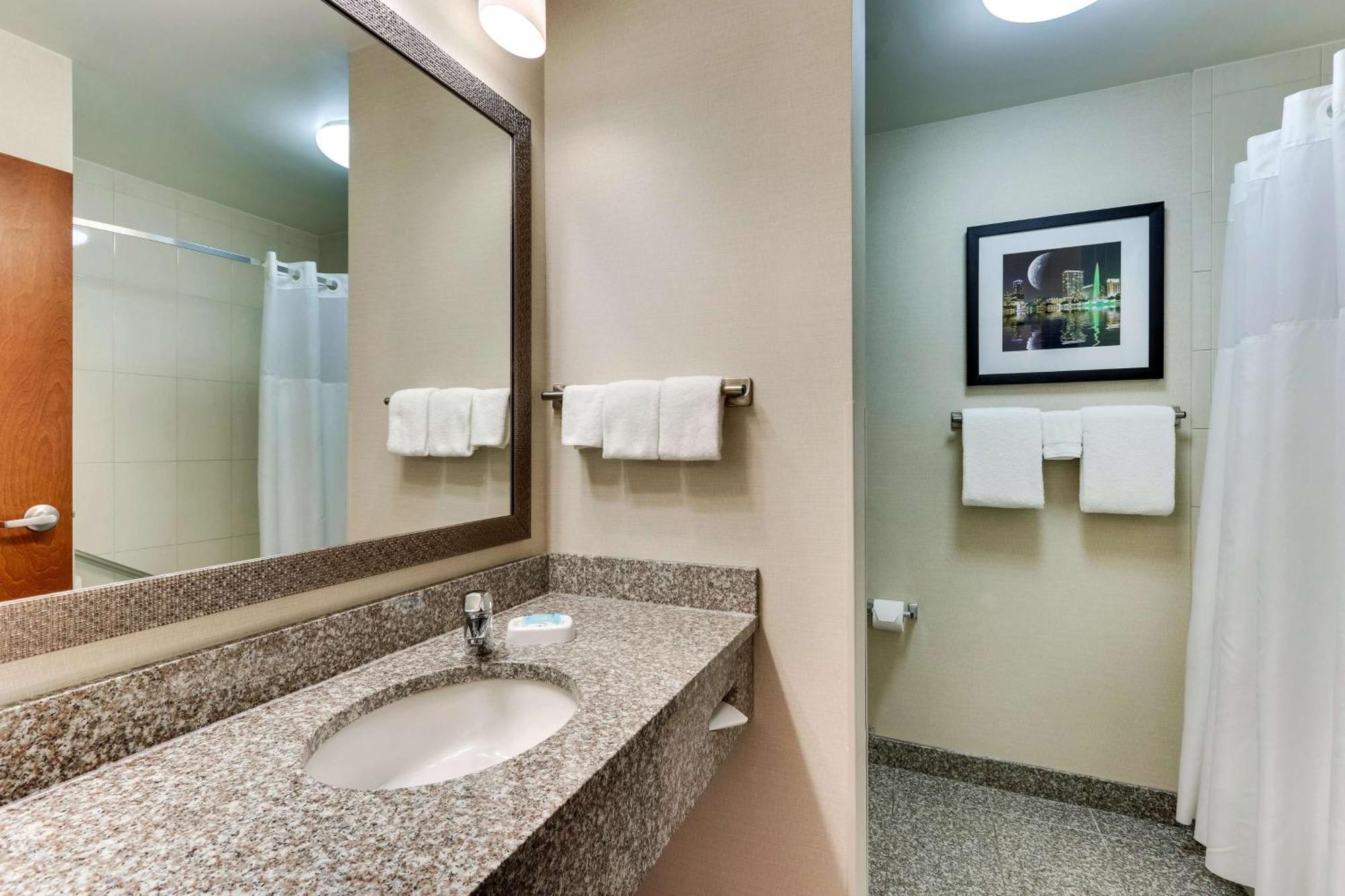 Drury Inn & Suites Orlando Near Universal Orlando Resort Екстериор снимка